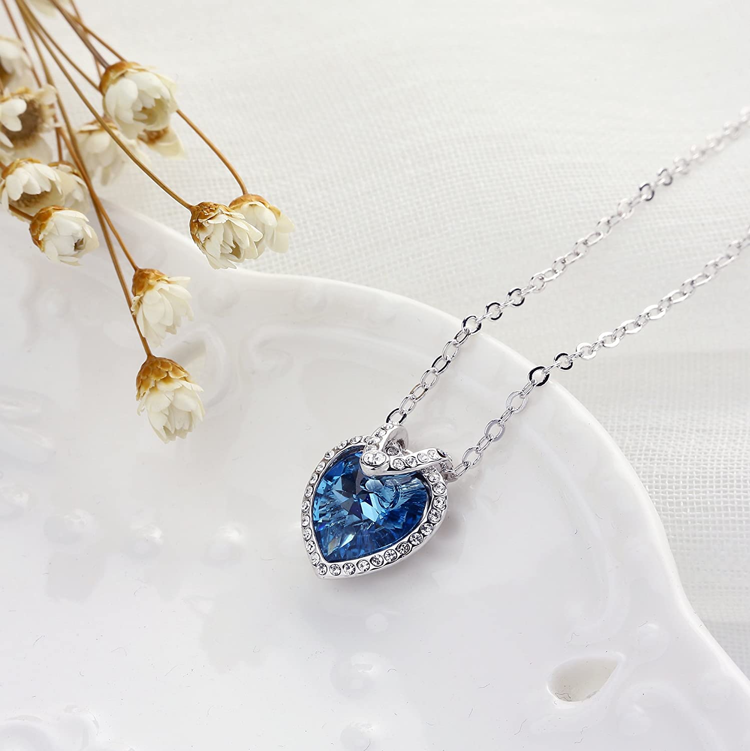 Kruckel; 5041040 V-shaped heart crystal Necklace with Swarovski® Element crystal;