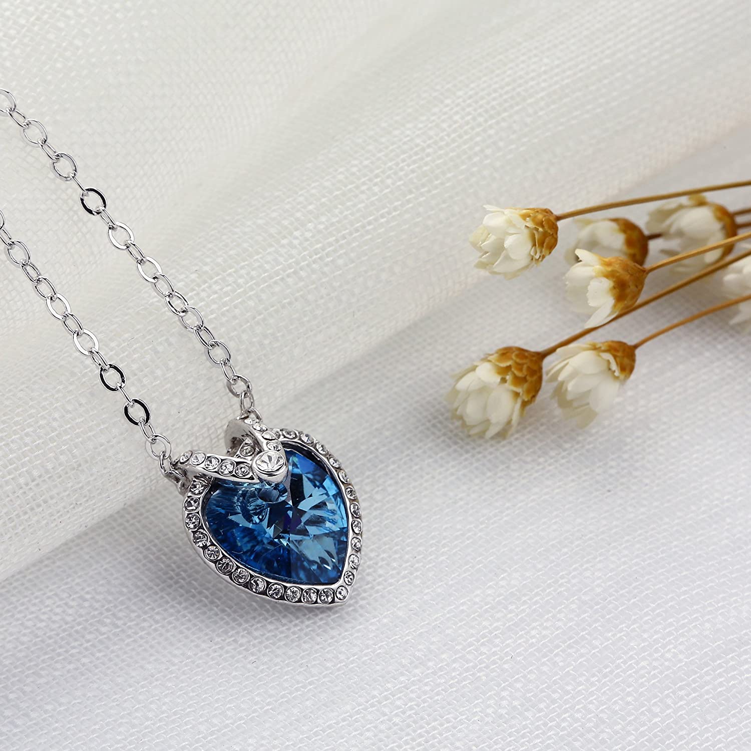 Kruckel; 5041040 V-shaped heart crystal Necklace with Swarovski® Element crystal;