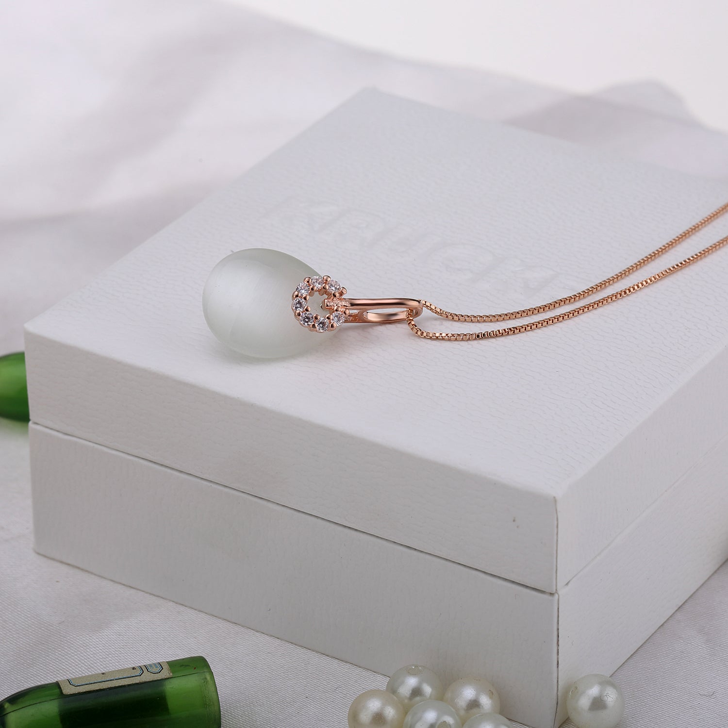 Let's make a different Show Time Crystals Necklace