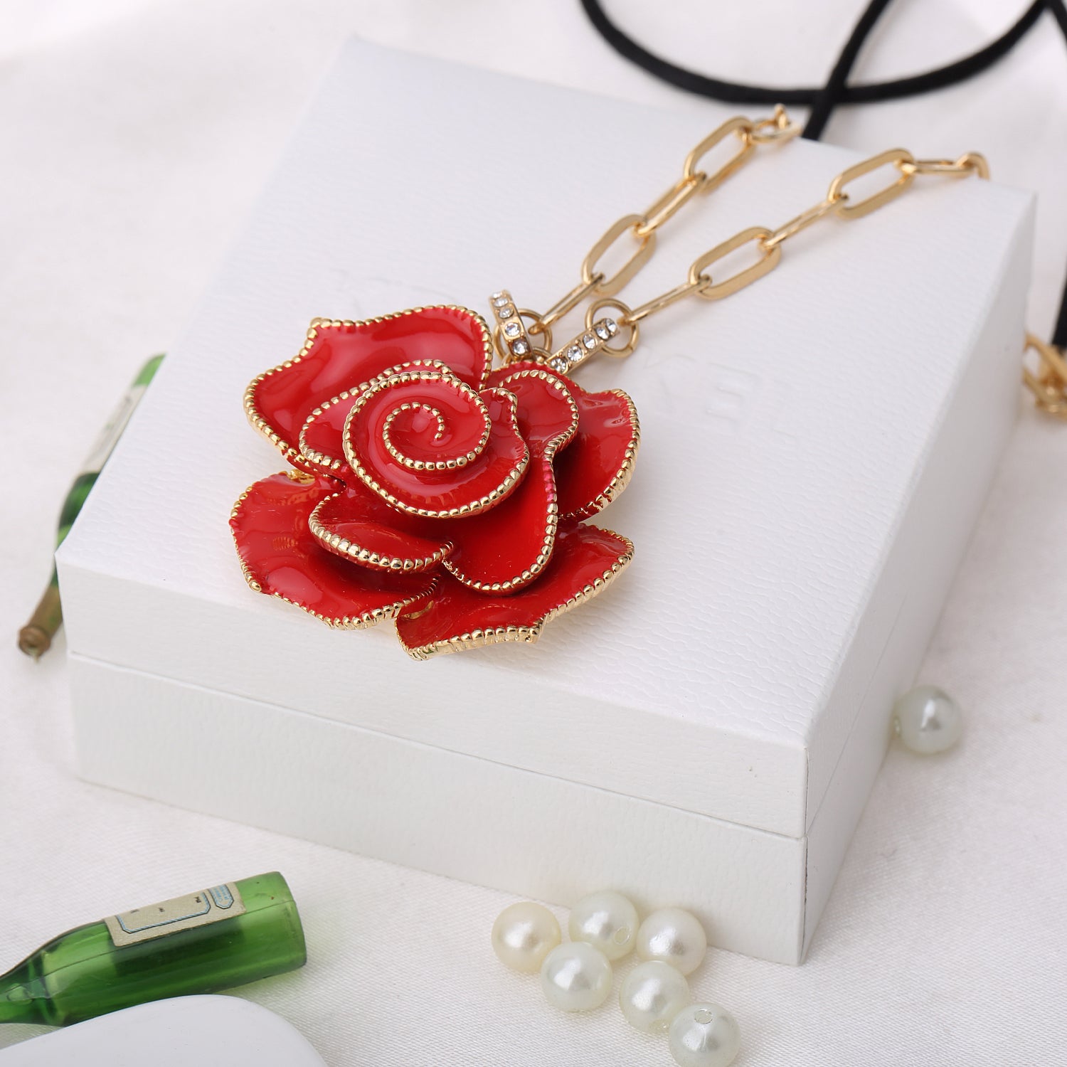 Rose des Vents Crystals Necklace