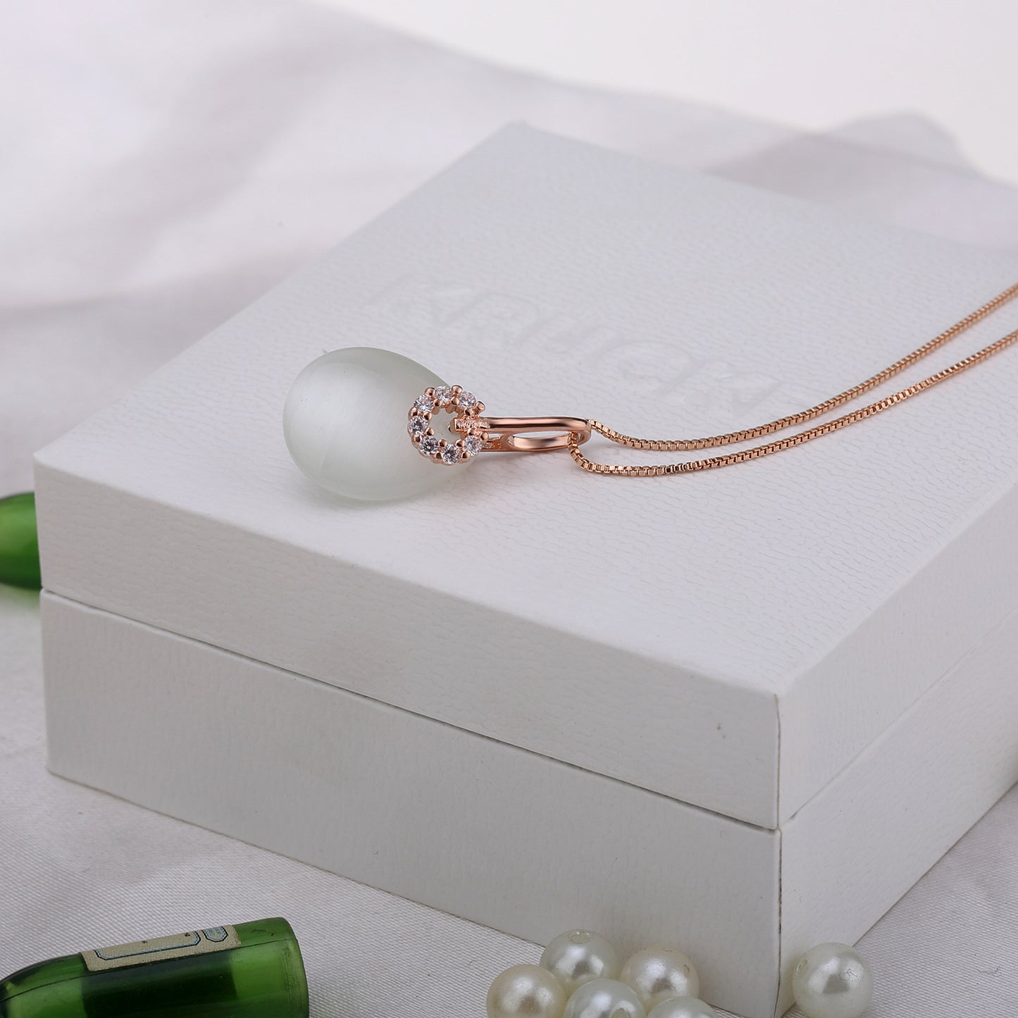 Let's make a different Show Time Crystals Necklace
